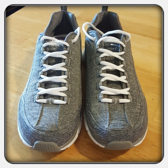 EUC Woman's Grey Skechers Tennis Shoes Size 10M - Picture 3 of 8